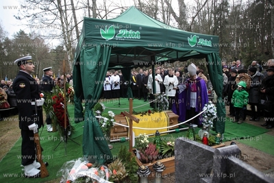 Cmentarz Srebrzysko w Gdansku. Pogrzeb Brunona Synaka.
21.12.2013
fot....