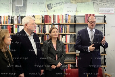 Gdansk. Sw. Ducha.  Otwarcie Biblioteki pod Zolwiem...