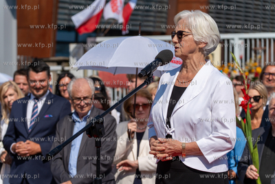 Gdańsk. Plac Solidarności. Symboliczne otwarcie bramy...