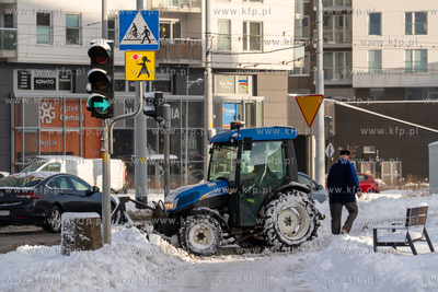 Zima w Gdańsku. Morena. Pług odśnieżający chodniki....