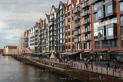 Gdańsk. Nabrzeże Motławy. Wyspa Spichrzów. 7.06.08.2020...