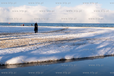 Gdańsk. Zimowa aura na plaży w Jelitkowie. 16.02.2025...
