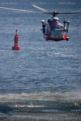 Gdynia. Swieto Morza. Pokaz dzialan antyterrorystycznych...