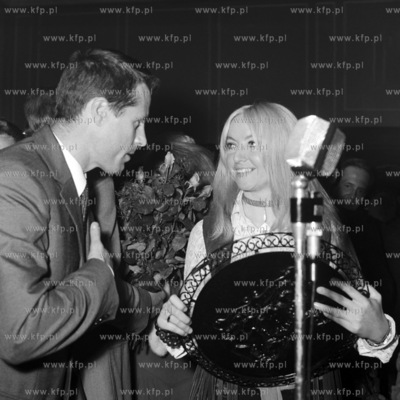 X Miedzynarodowy Festiwal Piosenki w Sopocie. Na zdjeciu...