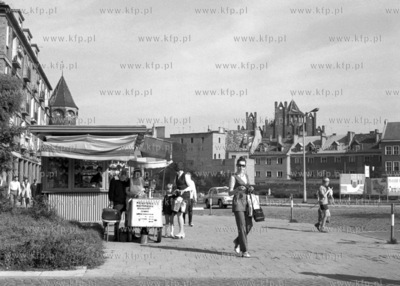Saturator na Targu Drzewnym w Gdansku. 
09.1970
0002414z_wrzesien1970
Fot....
