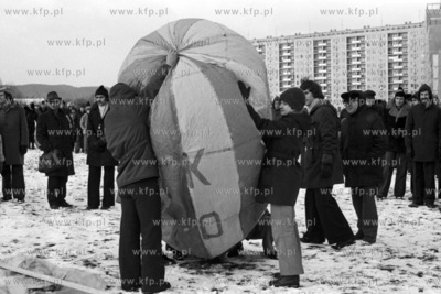 IV zimowe zawody modeli balonów na terenie byłego...