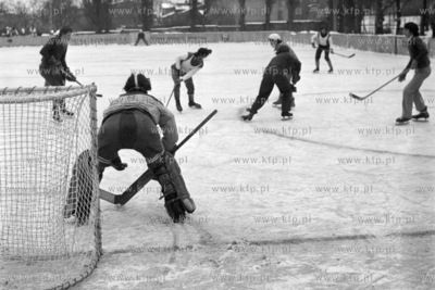 Finał turnieju hokejowego drużyn szkolnych , harcerskich...