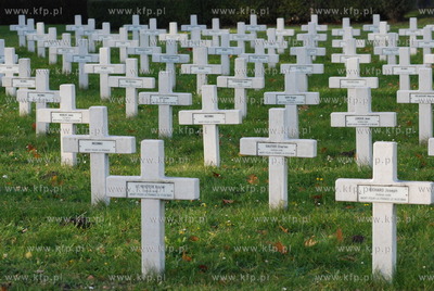 Wojskowy Cmentarz Francuski przy Powstancow Warszawskich...