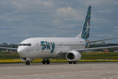 Gdansk, Rebiechowo. Nz. Boeing 737-8BK  linii Sky Airlines
REG.TC-SKH
16.05.2007
fot....