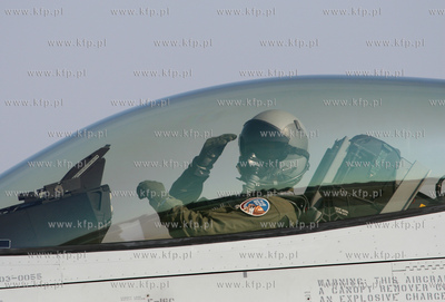 Poznan , Krzesiny 31 Baza Lotnicza Nz. Pilot F-16 ***...
