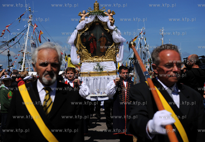 Morska Pielgrzymka Rybakow na lodziach na odpust sw....