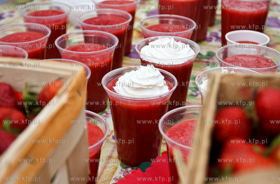 Zlota Gora k. Kartuz. Truskawkobranie to najwieksza...