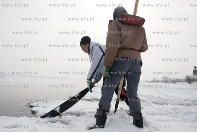 Gdansk Swibno. NZ Rybacy z portu w Swibnie na wlasna...