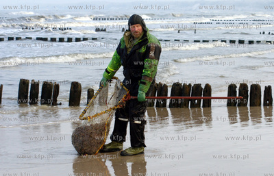 Ustka
W Ustce rozpoczal sie sezon polawiania bursztynu....