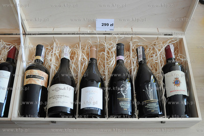 Winarium. Marek Kondrat i Syn sklep przy ulicy Swietojanskiej...