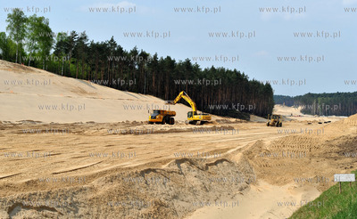 Budowa autostrady A1 na odcinku Torun - Strykow. 25.04.2011...