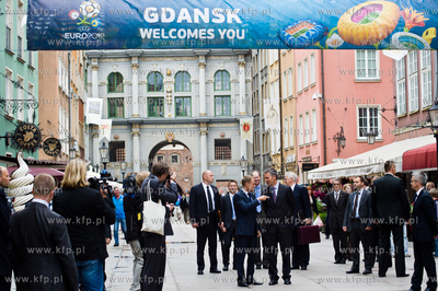 Gdansk. Ulica Dluga. Wizyta premiera Norwegii Jensa...