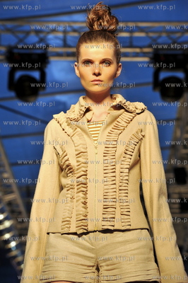 Plac Zdrojowy k. molo w Sopocie. Sopot Fashion Days...
