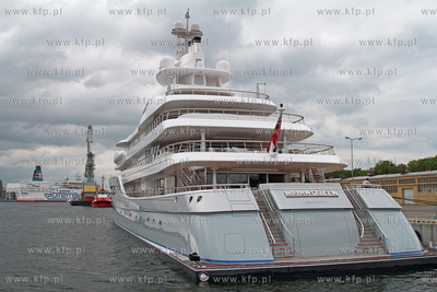 W gdanskim porcie, przy nabrzezu Obroncow Westerplatte,...