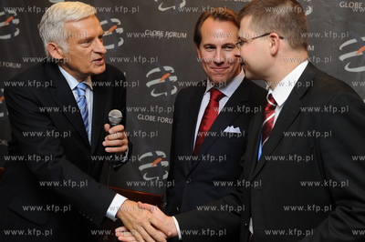 Gdansk, GLOBE FORUM 2009. Nz od lewej: Jerzy Buzek,...