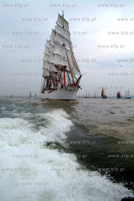 Zlot i regaty zaglowcow Cutty Sark w Gdyni. Parada...