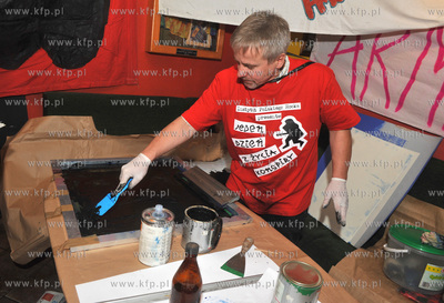 Gazeta Rock Cafe na ulicy Tkackiej w Gdansku. Jeden...