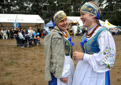 Kaszubskie dozynki powiatu kartuskiego w Zukowie. 5.09.2010...