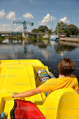 Wisla Krolewiecka. Most zwodzony w Sztutowie na szlaku...