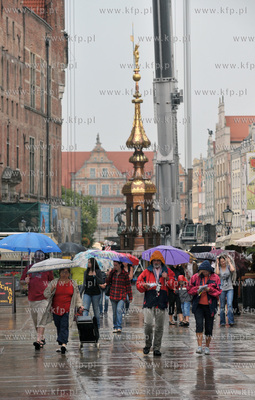 Gwaltowana burza, ktora przeszla nad Gdanskiem uniemozliwila...