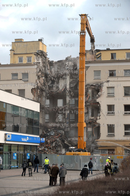 Wyburzanie dawnego Domu Towarowego PDT a obecnie Galerii...