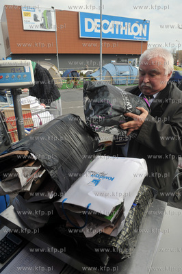 Gdansk. Parking Galerii Przymorze. Akcja ekologiczna...