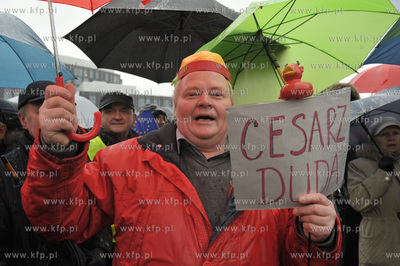 Manifestacja w obronie demokracji zorganizowana na...