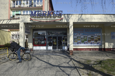 Gdańsk, ul. Kocurki. Sklep spożywczy - Merkus Supermarket....