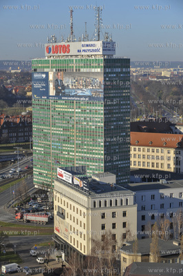 Gdańsk.Biurowiec, wieżowiez zieleniak. 20.11.2009...
