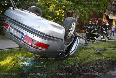 Gdansk. Wypadek Hondy Accord i Citroena Ax na skrzyzowaniu...