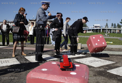 Gdansk. Plac Solidarnosci. Gra plenerowa SEGMENT, czyli...