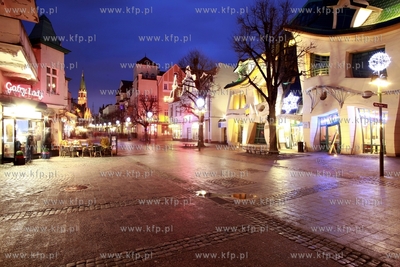 Sopot. Ul. Bohaterow Monte Cassino. Krzywy Domek. 24.01.2012...