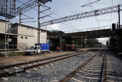 Sopot. Zamkniety dla ruchu wiadukt nad torami kolejowymi...