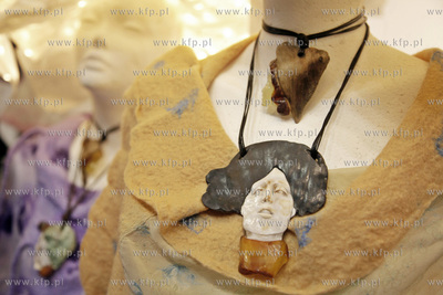 Amber Expo. Targi bursztunu Ambermart. Nz prace Elzbiety...