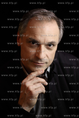 Mariusz Zarnecki, aktor Teatru Miejskiego w Gdyni....
