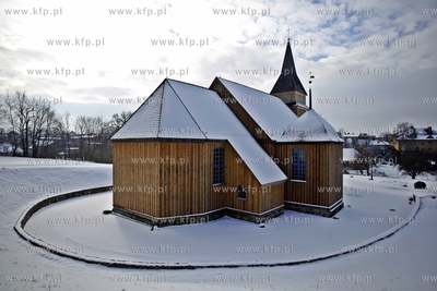 Sierakowice. Zabytkowy, drewniany kosciol sw. Marcina.
07.02.2013
fot....