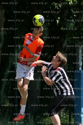 Gdansk Zaspa. Pilkarski turniej dzikich druzyn Do przerwy...