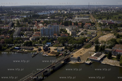 Widok z pylonu mostu im. Jana Pawła II na Martwej...