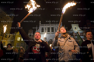 Gdańsk. Długi Targ. Protest Młodzieży Wszechpolskiej...