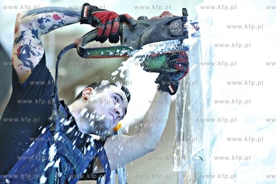 Galeria Przymorze. Pokaz rzeźbienia w lodzie połączony...