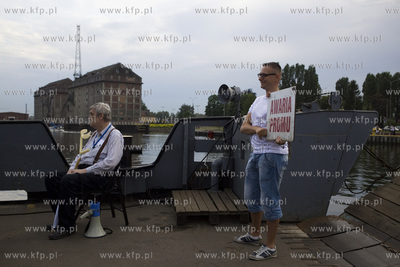 Ostatnie przeprawy przez Martwą Wisłe promem Wisłoujście.
31.05.2016
fot....