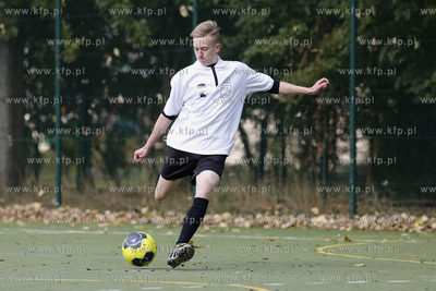 Gdansk Zaspa. Pilkarski turniej dzikich druzyn Do przerwy...