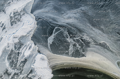 Zamarznięta Zatoka Pucka.
19.01.2026
fot. Krzysztof...