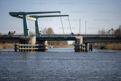 Most zwodzony w Drewnicy nad Szkarpawą. 23.04.2022...