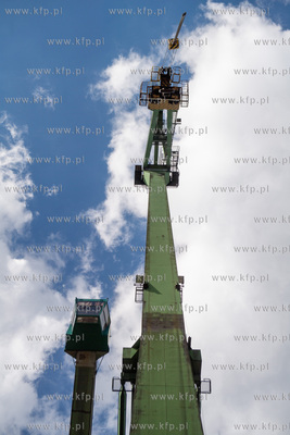Karstensen Shipyard Poland - zabytkowe żurawie stoczniowe....
